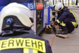 Schwerer Unfall Rettungskraefte Uebten In Jena Den Ernstfall 24